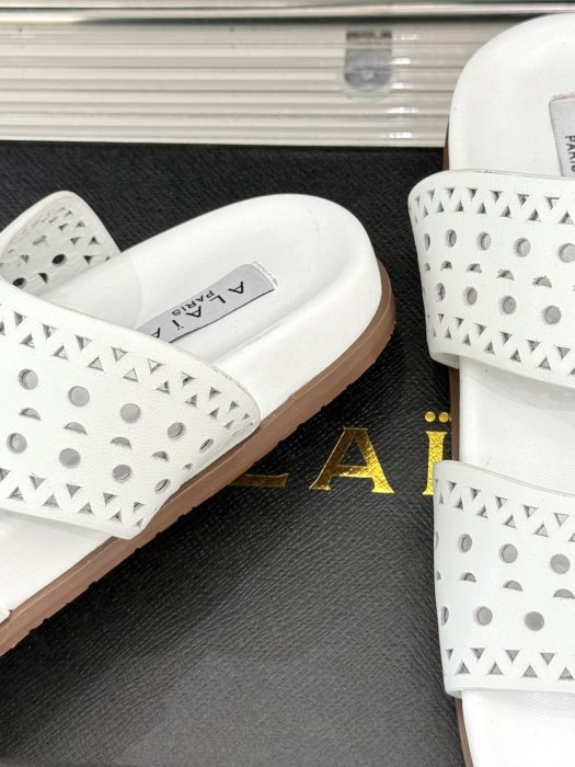 Шлепанцы женские фото 6