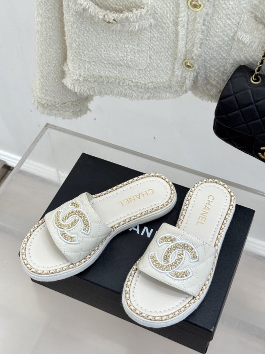 Шлепанцы женские фото 2