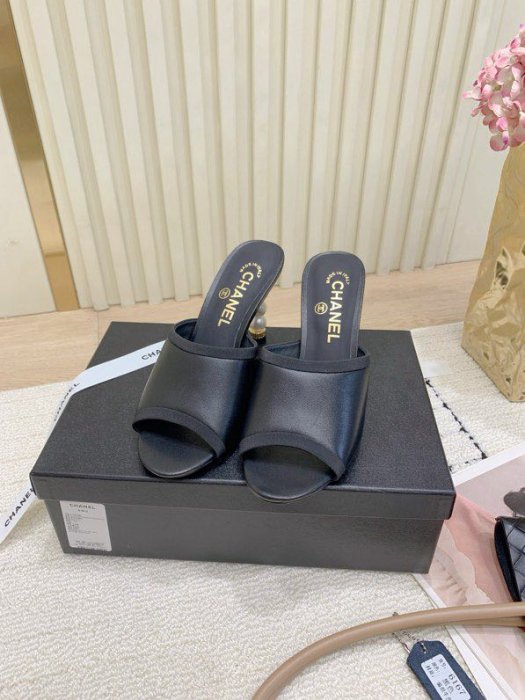 Шлепанцы женские фото 3