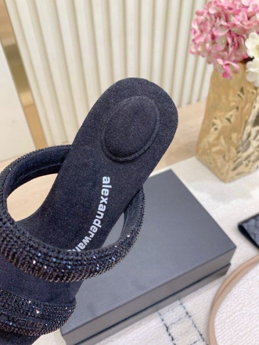 Босоножки фото 8