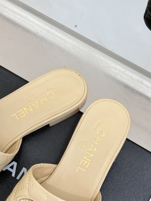 Шлепанцы фото 8