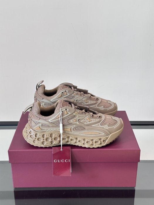 Кросівки чоловічі