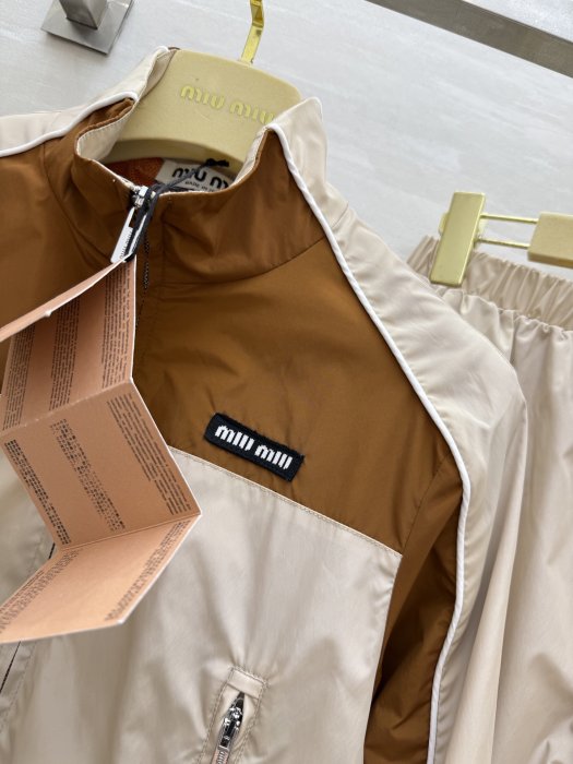 Костюм женский фото 4