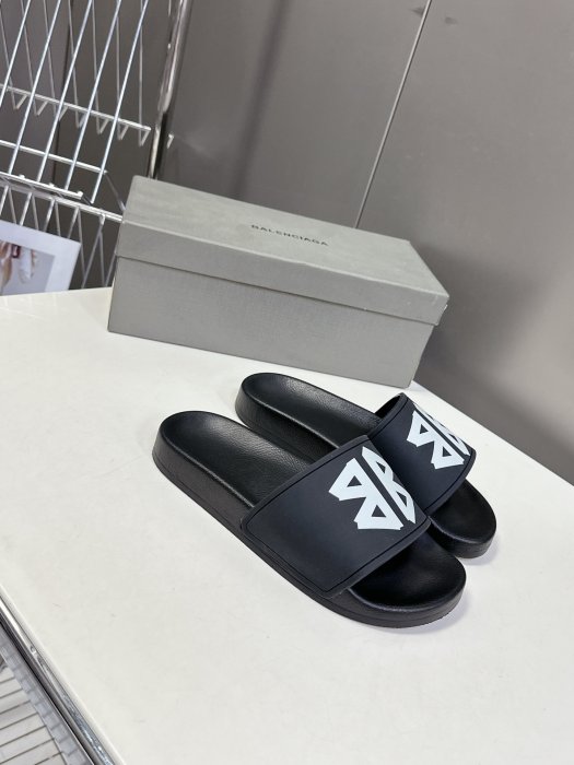 Шльопанці фото 2