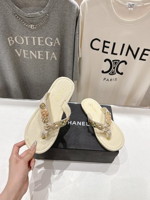 Шлепанцы фото 4