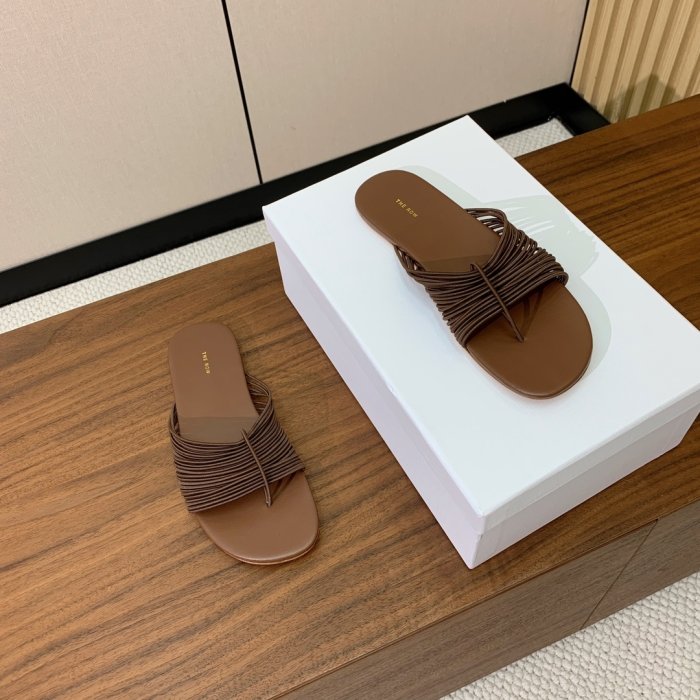 Шлепанцы женские фото 6