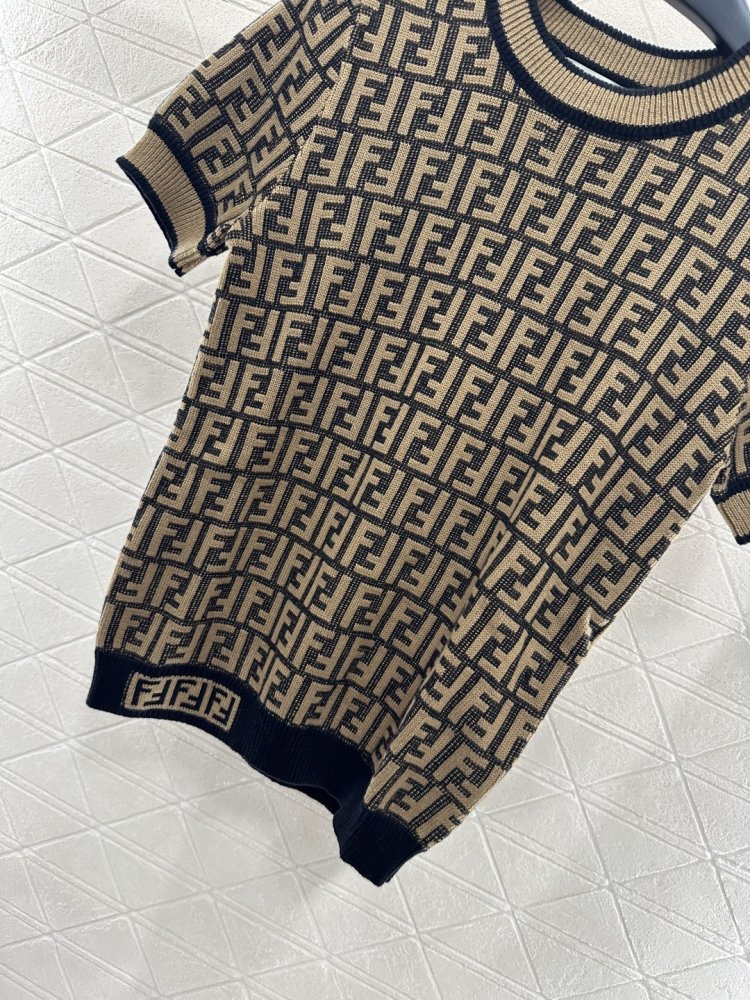 Футболка жіноча фото 5