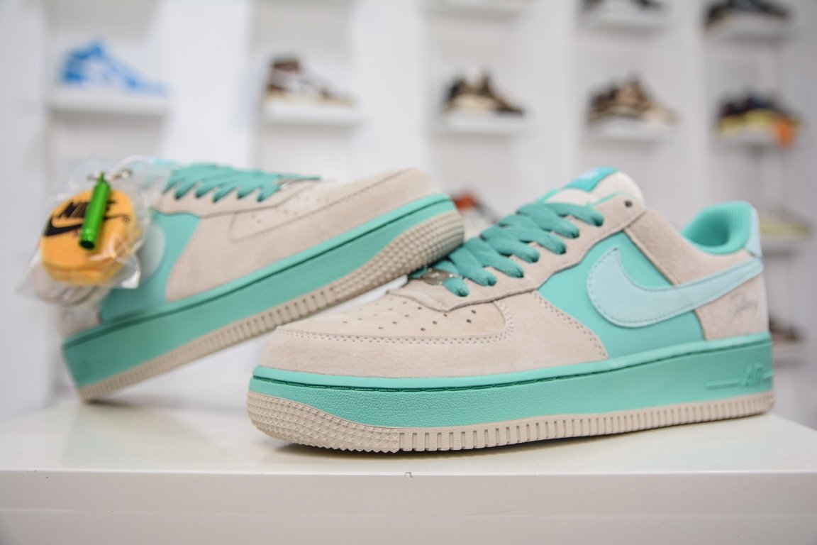 Кроссовки Tiffany Co. x Nike Air Force 1 Low S Friends and Family фото 4