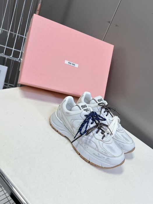 Кроссовки женские фото 2