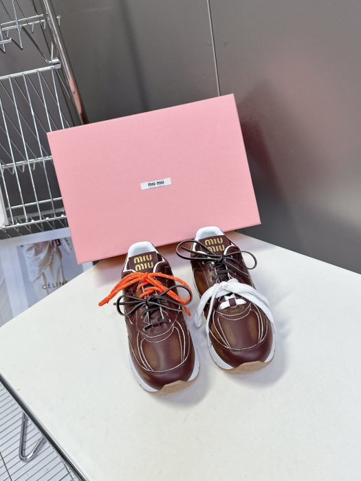 Кроссовки женские