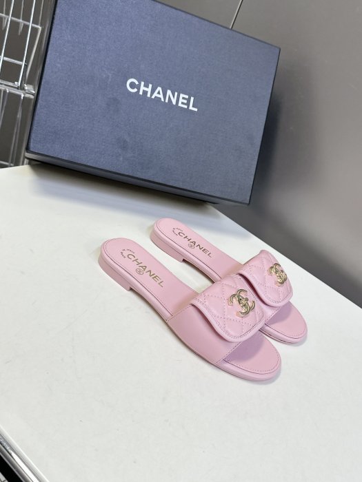 Шлепанцы женские фото 2