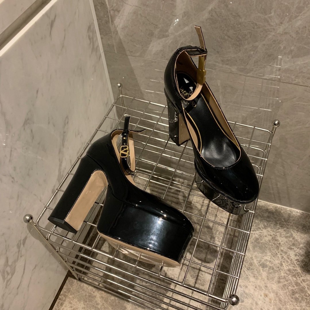 Shoes on platform and high heel black фото 4