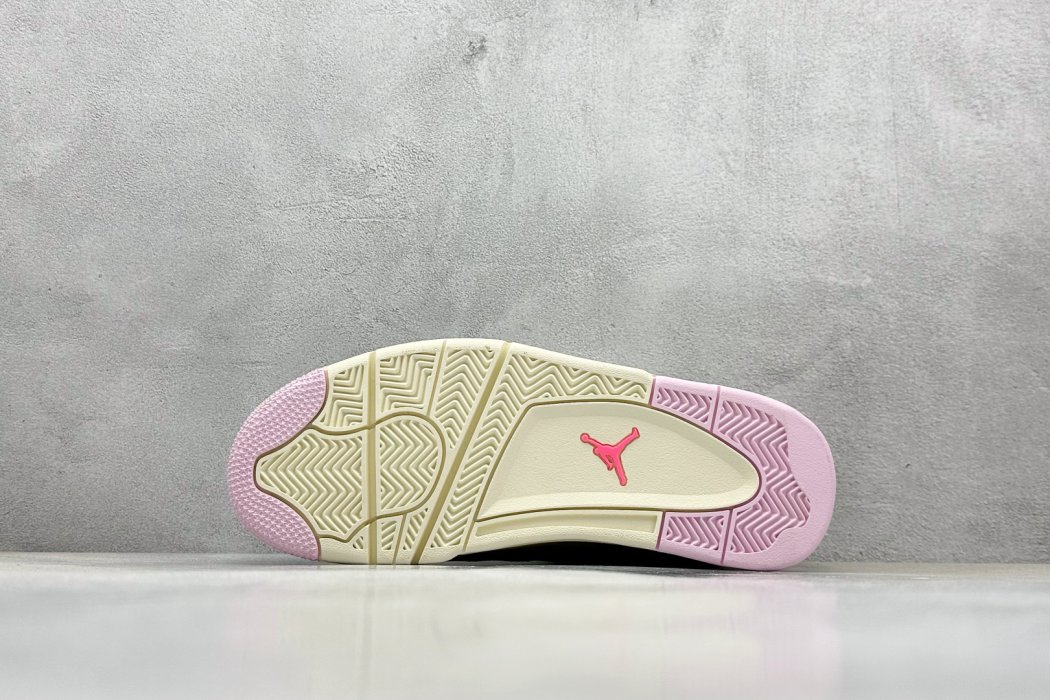 Кроссовки Nike Air Jordan 4 Retro фото 4