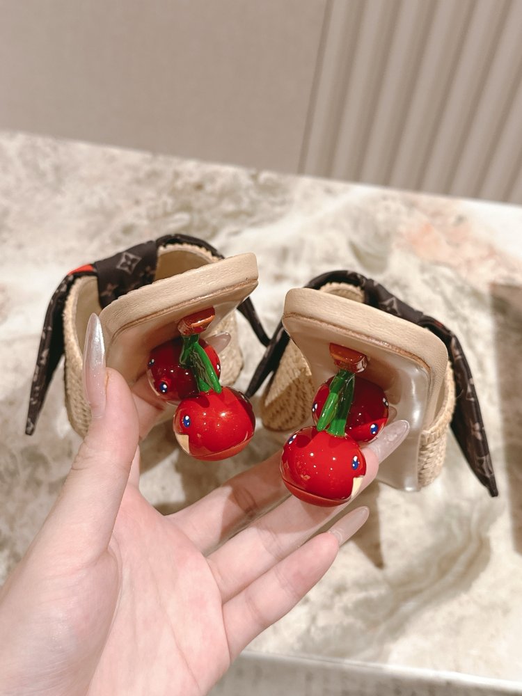 Босоніжки фото 5