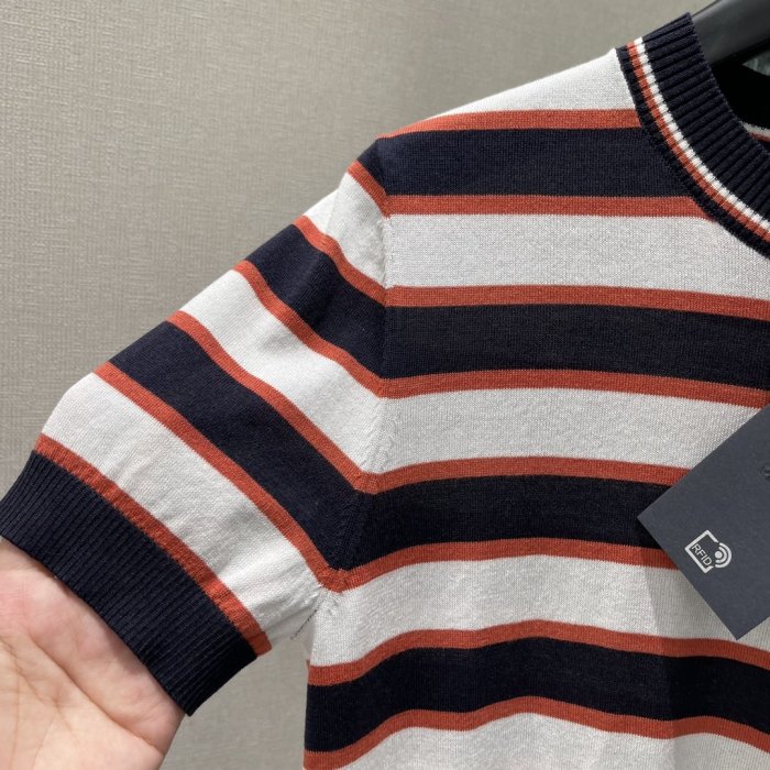 T-shirt women's фото 6