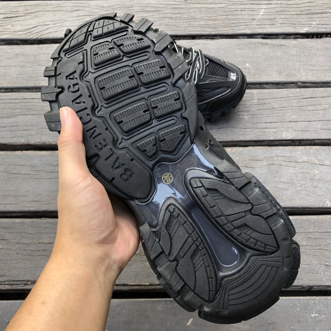 Balenciaga triple cheap s ua