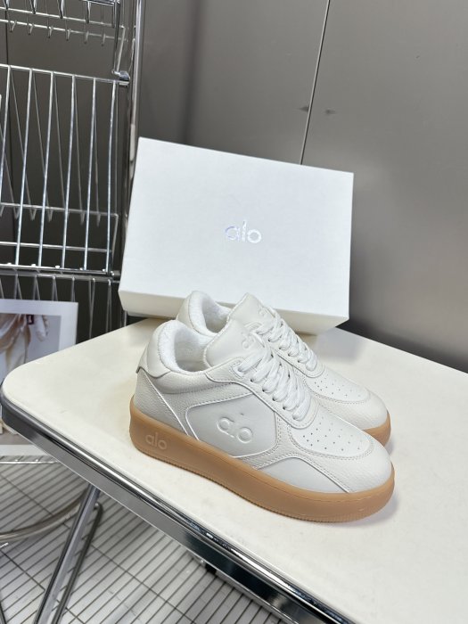 Кроссовки женские фото 2