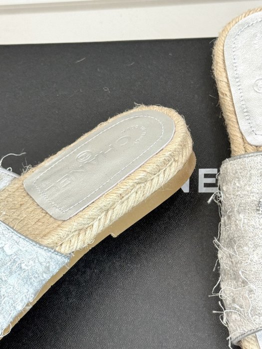 Шлепанцы женские фото 6