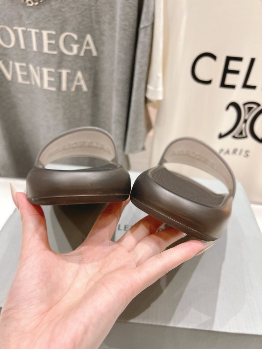 Шлепанцы фото 7