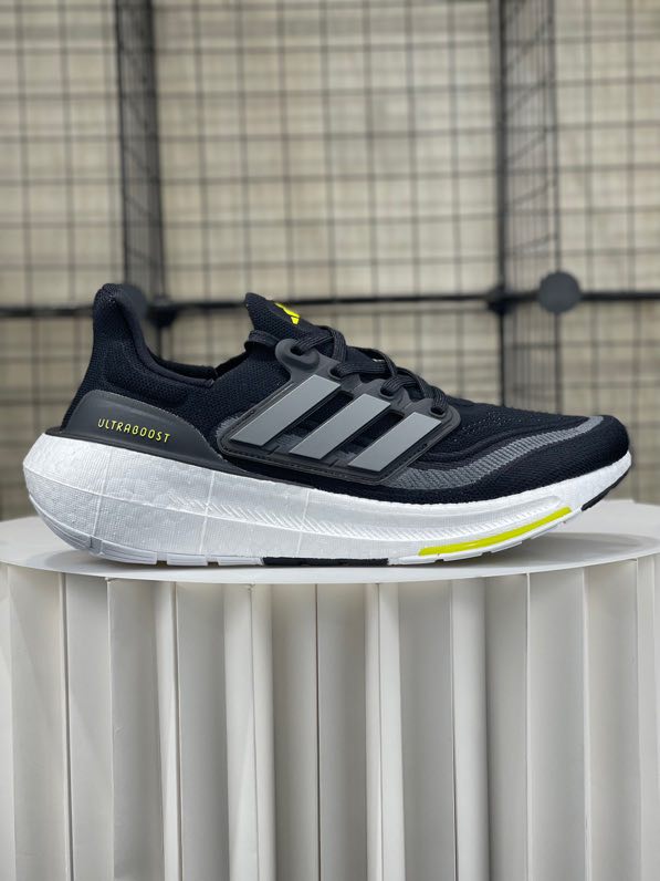 Sneakers Ultra Boost Light Core Black HQ6339 фото 2