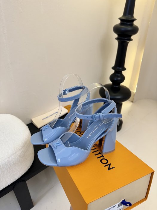 Босоножки фото 5