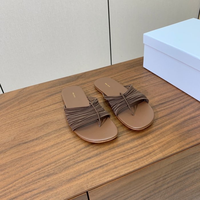 Шлепанцы женские фото 5