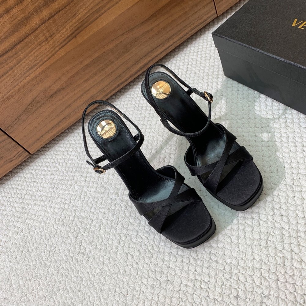 Босоножки фото 2