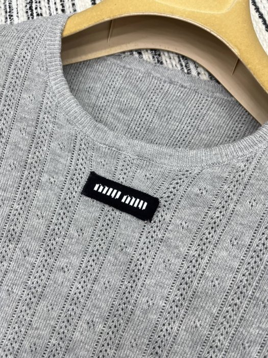 T-shirt women's фото 4