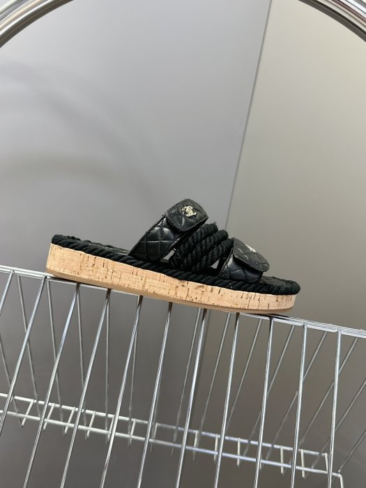 Шлепанцы женские фото 5