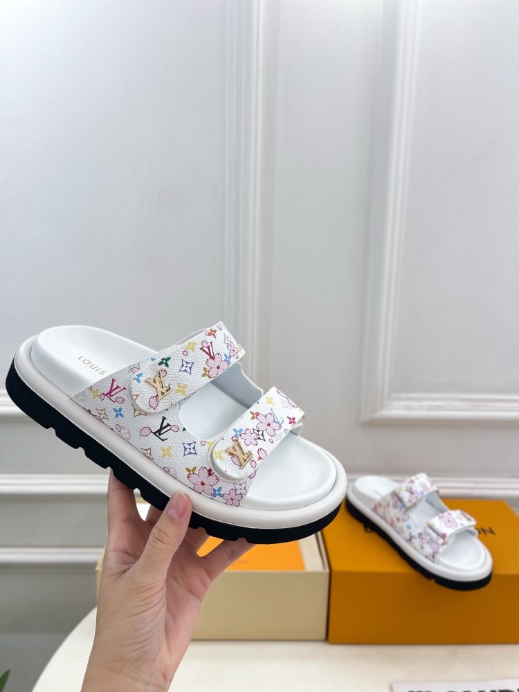 Шльопанці жіночі фото 5