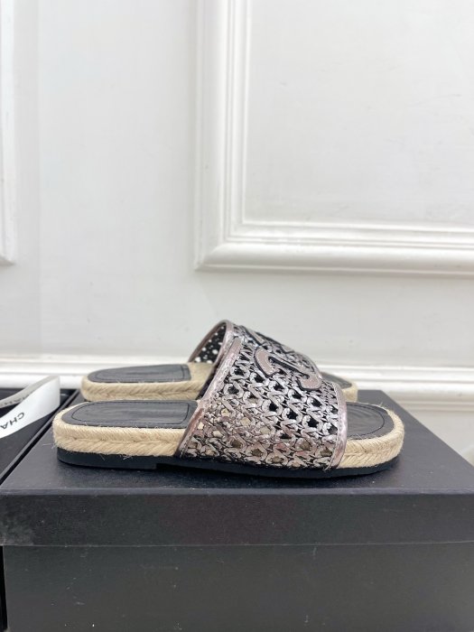 Шлепанцы женские фото 4