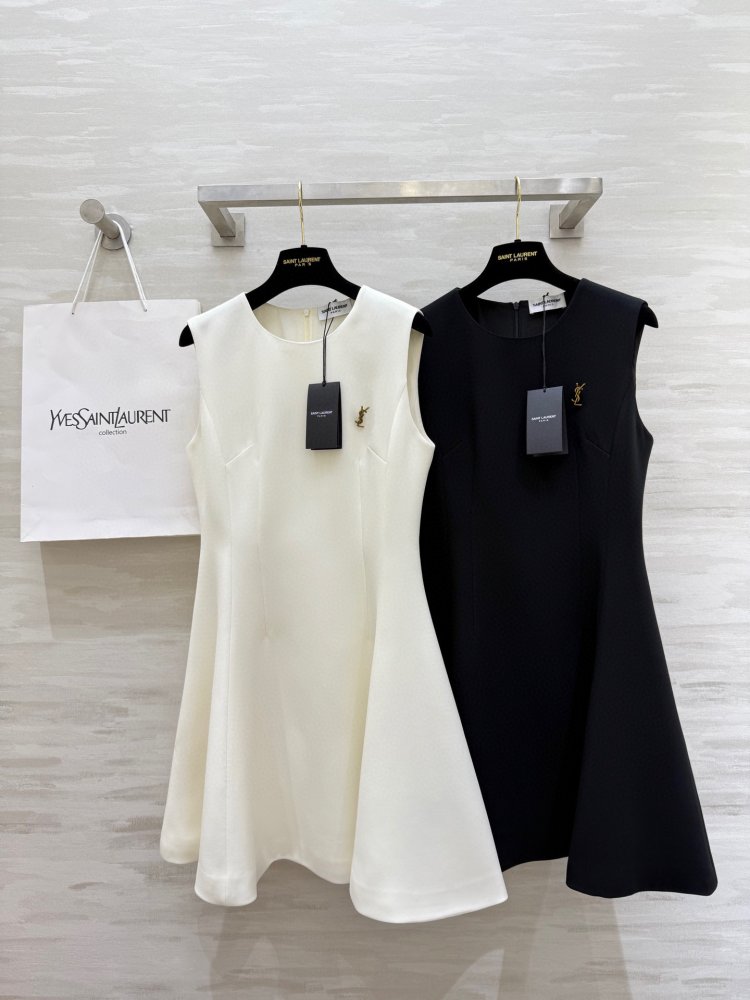 Dress from close-fitting bodice at style Hepburn фото 9