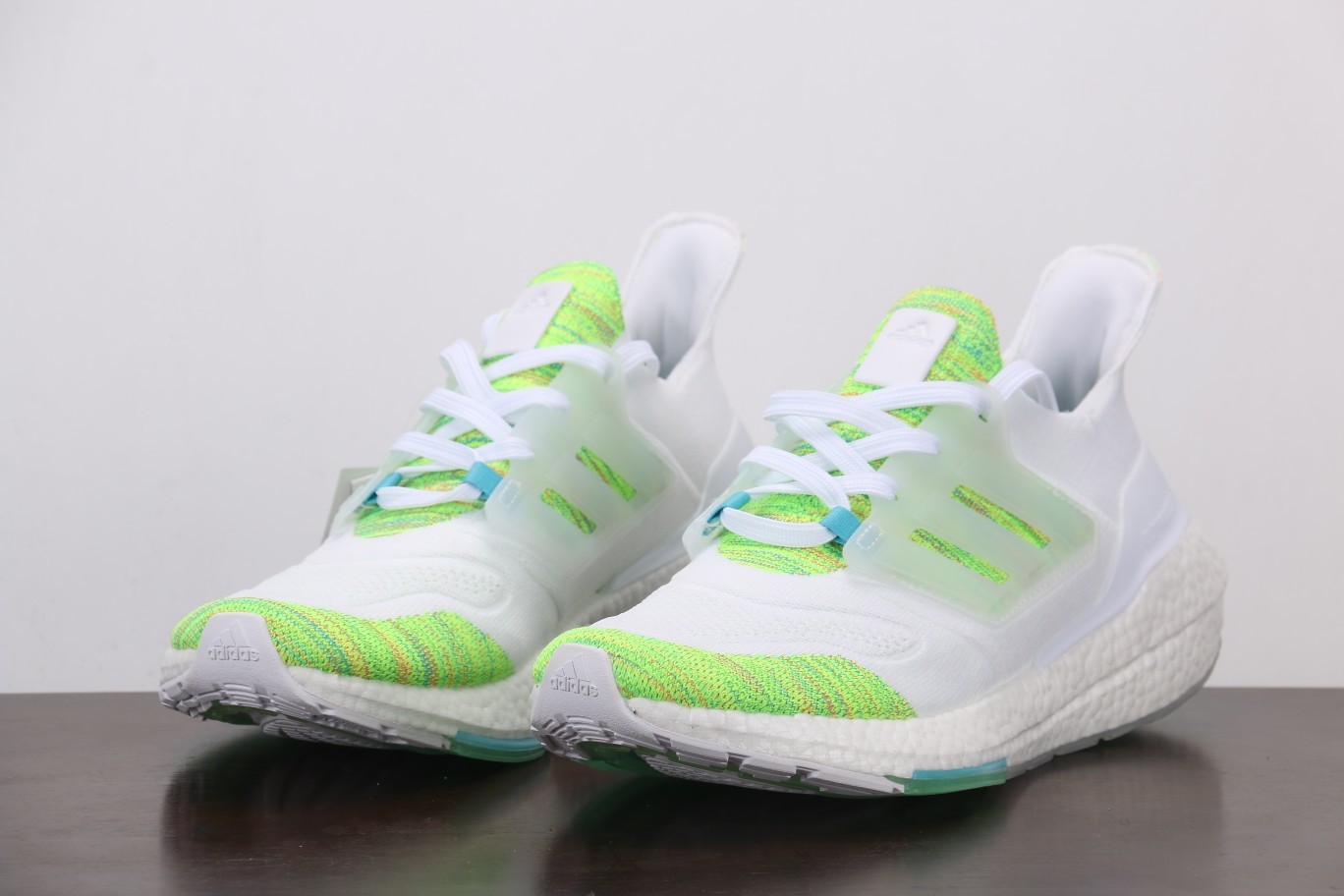 Sneakers Ultra Boost 22 White Bliss Blue Solar Green GX5913 фото 6