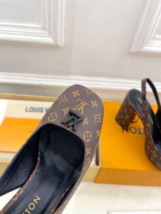 Босоножки фото 6