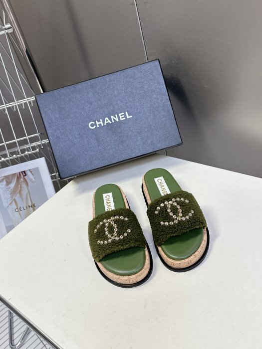 Шлепанцы женские