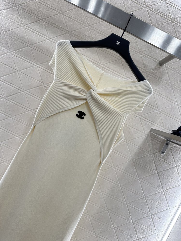 Платье плиссированное трикотажное с открытыми плечами фото 7