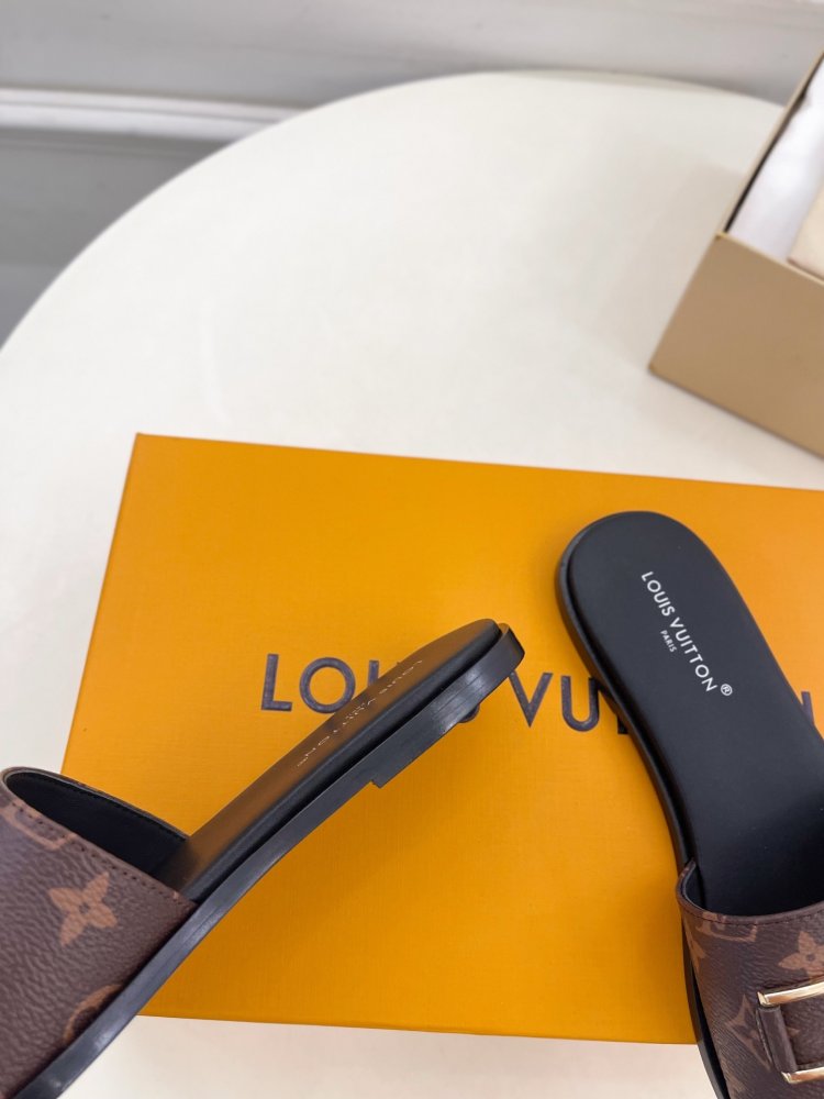 Шлепанцы женские фото 7