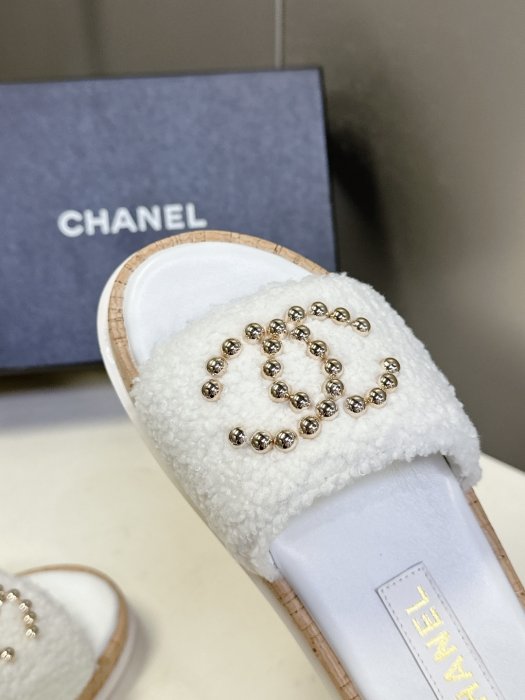 Шлепанцы женские фото 8