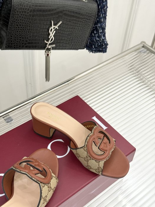 Босоножки фото 5