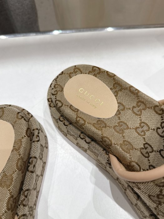 Шлепанцы фото 6