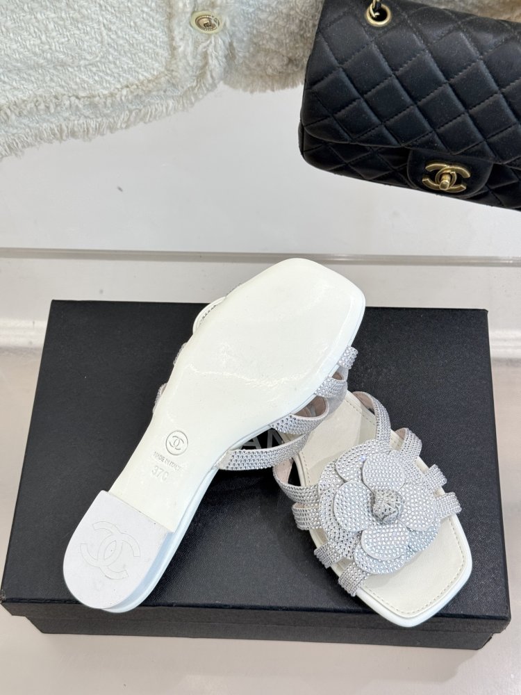 Шльопанці жіночі фото 9