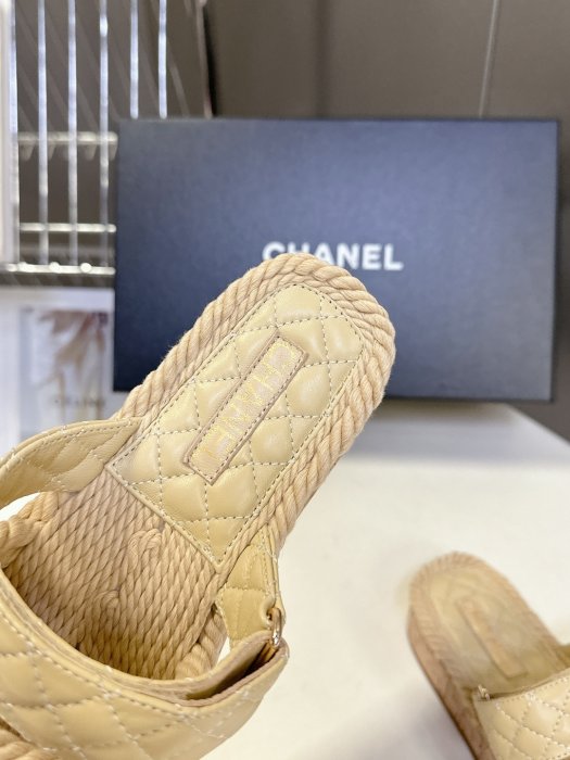 Шлепанцы женские фото 7