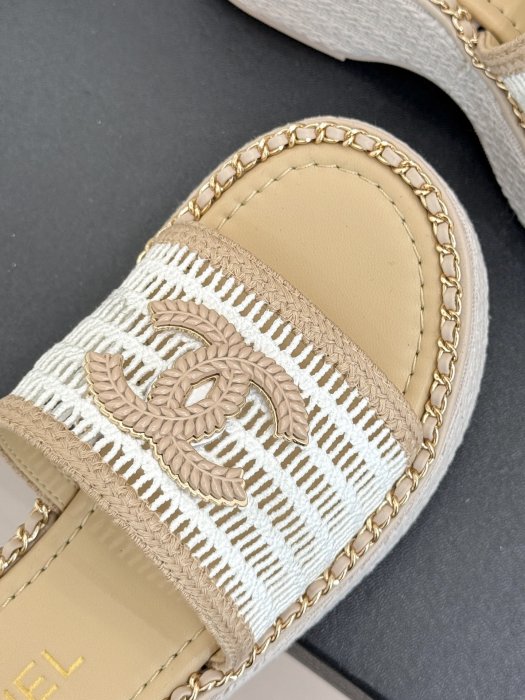 Шлепанцы женские фото 7