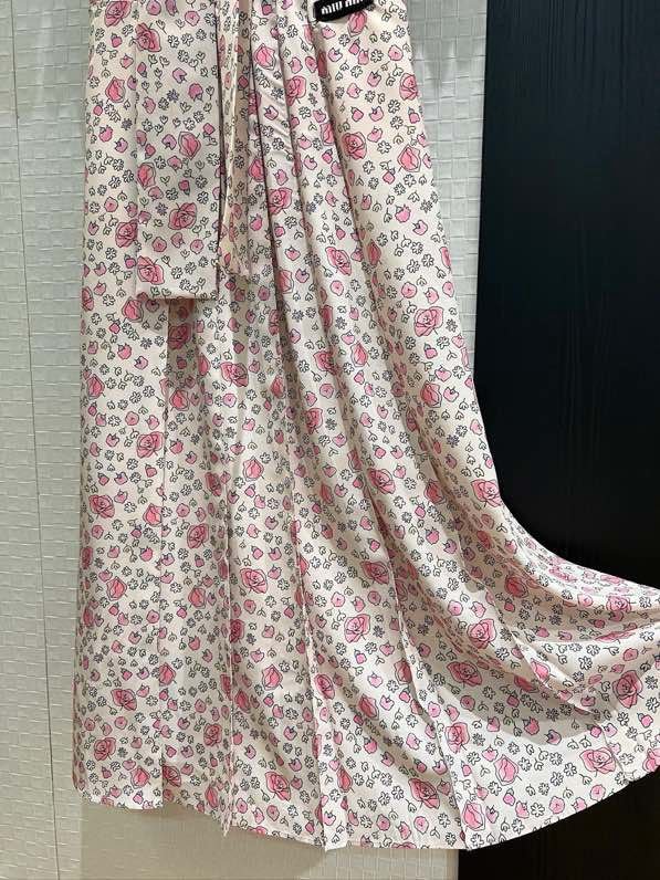 Платье с рукавами фонариками и принтом роз фото 7