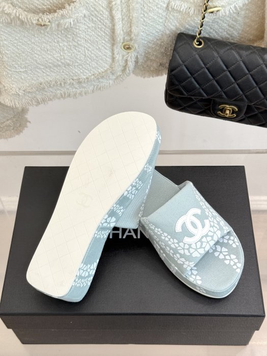 Шльопанці жіночі фото 9