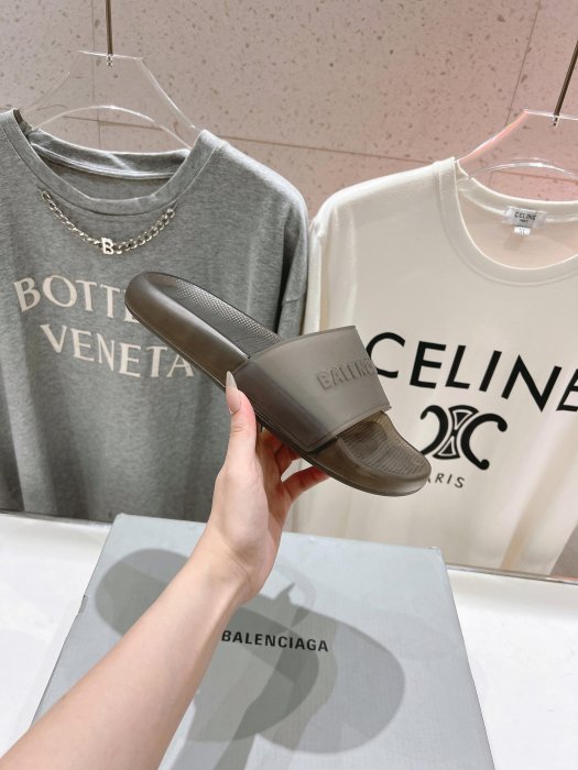 Шлепанцы фото 5