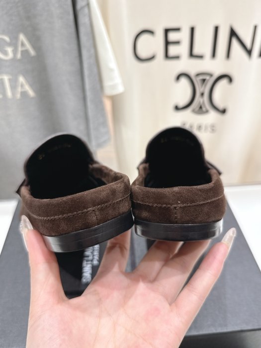 Лоферы кожаные женские фото 8