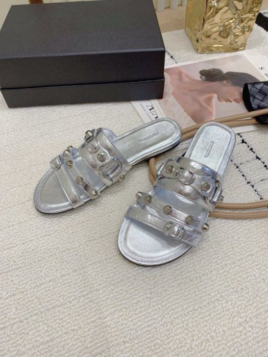 Шлепанцы женские фото 5