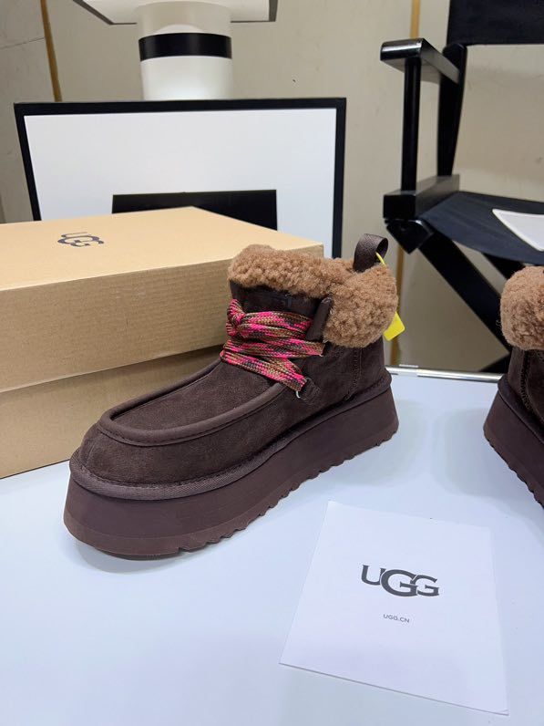 Ugg boots on fur фото 8