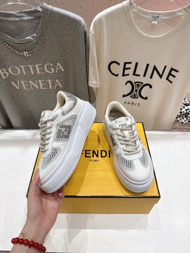 Кроссовки женские фото 4